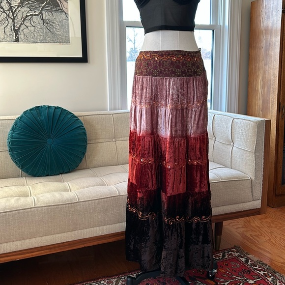 Incredible Velvet Tiered Skirt, Vintage India - Picture 16 of 16